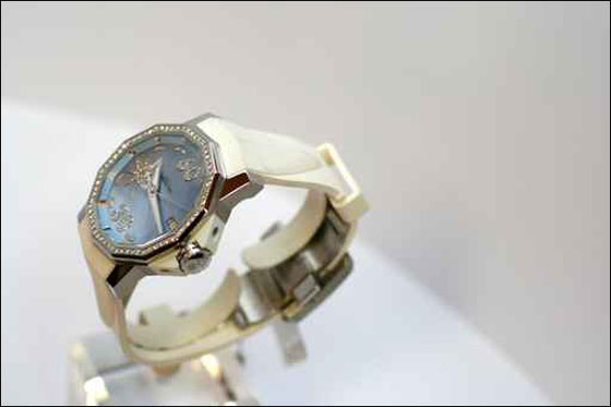 نقدم لكن مجموعة رائعة من ساعات اليد!