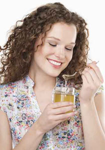 7 أقنعة تعتمد على العسل لتحصلي على بشرة بحلاوته