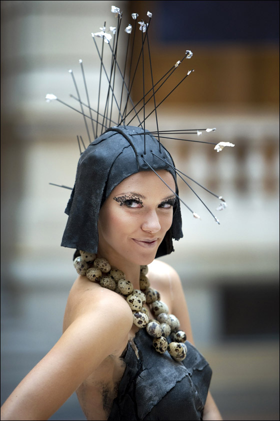 على غرار الفستان اللحمي لجاجا شاهدوا أزياء الاخطبوط!