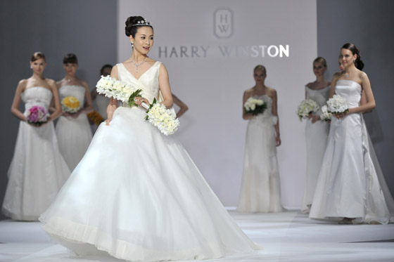 بالصور.. فساتين زفاف مميزة لجميع المقبلات على الزواج!