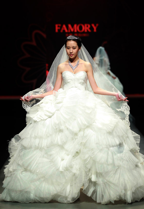 بالصور.. فساتين زفاف مميزة لجميع المقبلات على الزواج!