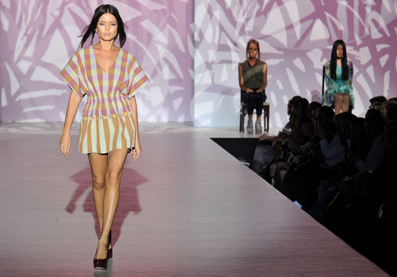 اليكم تشكيلة مميزة من فساتين الأزياء