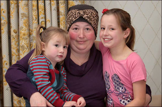 معجزة: طفلة بريطانية تنقذ امها من سرطان الثدي!