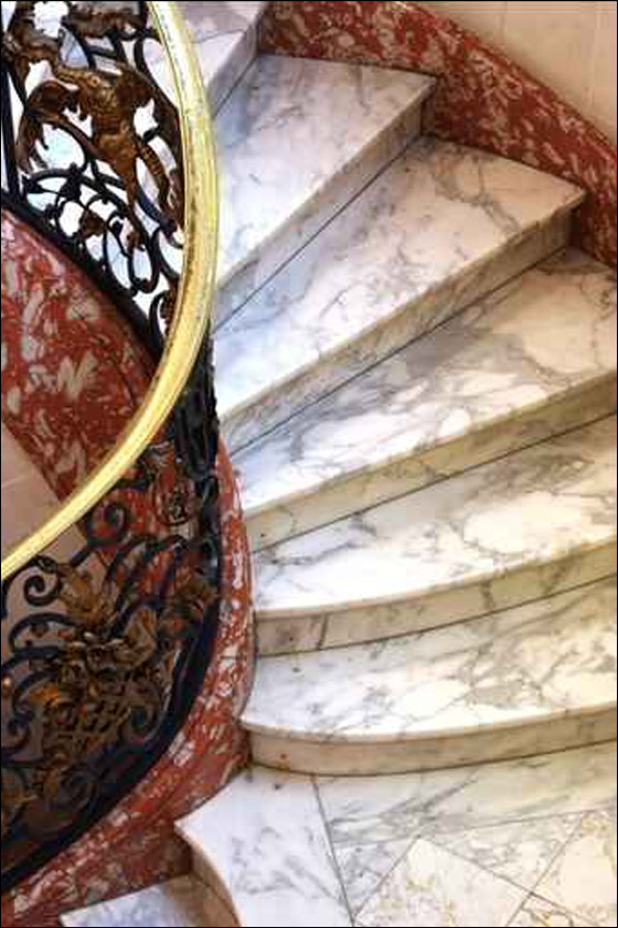 اليكم أجمل تصاميم الدرج البسيطة والمذهلة!! 