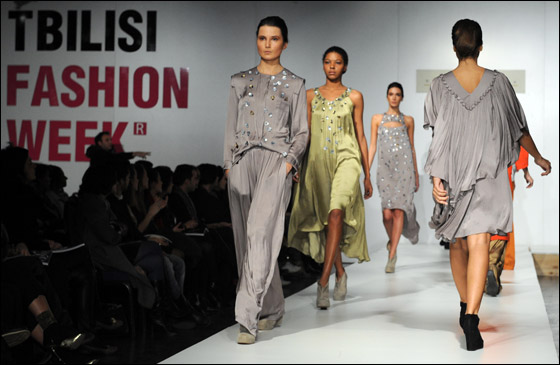 أغرب أزياء الخريف في اسبوع الموضة بجورجيا