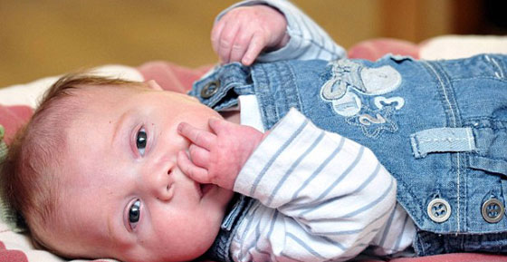 معجزة طفل بعد ولادته بـ22 ساعة خضع لعملية قلب مفتوح!