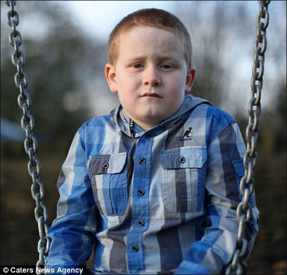 برادلي طفل السابعة ممنوع من الضحك!