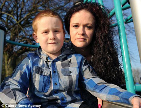 برادلي طفل السابعة ممنوع من الضحك!