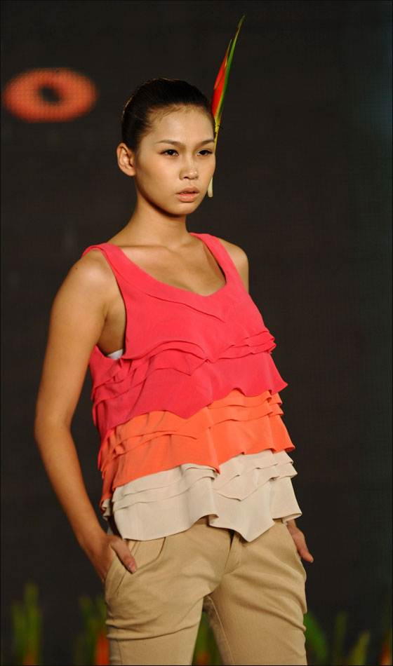 اليكم اجمل الملابس الانيقة في معرض فيتنام! 