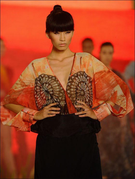 اليكم اجمل الملابس الانيقة في معرض فيتنام! 