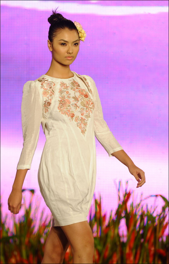 اليكم اجمل الملابس الانيقة في معرض فيتنام! 