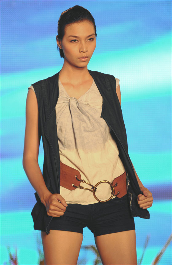 اليكم اجمل الملابس الانيقة في معرض فيتنام! 