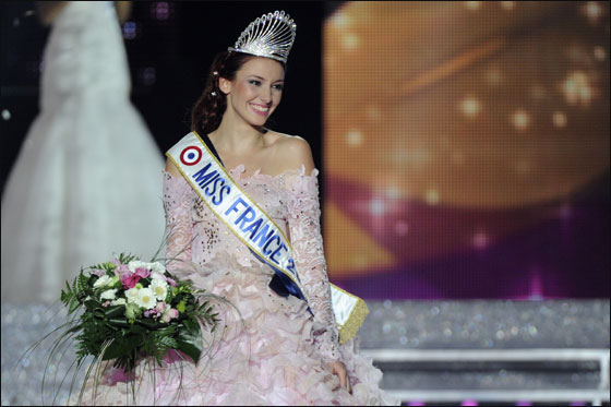 دلفين فيسبيزور تحصد لقب ملكة جمال فرنسا