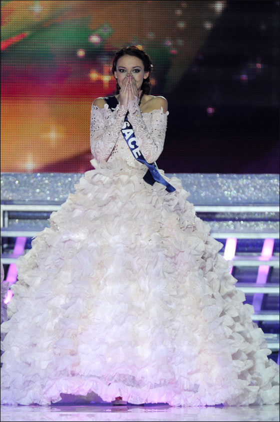 دلفين فيسبيزور تحصد لقب ملكة جمال فرنسا