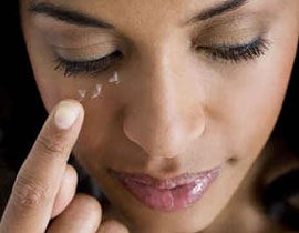 عيون المرأة في الشتاء تظهرها اكبر بـ 4 سنوات!