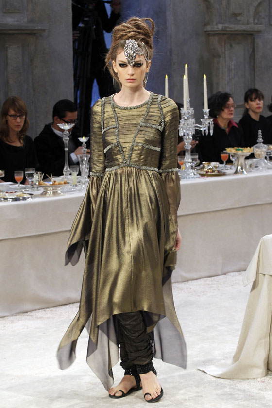 اليكم ازياء شانيل المستوحاه من الهند!