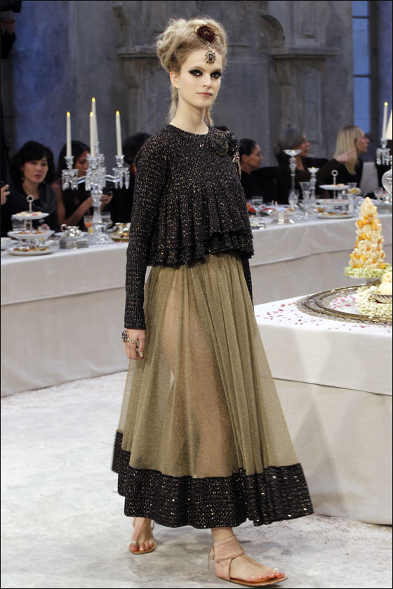 اليكم ازياء شانيل المستوحاه من الهند!