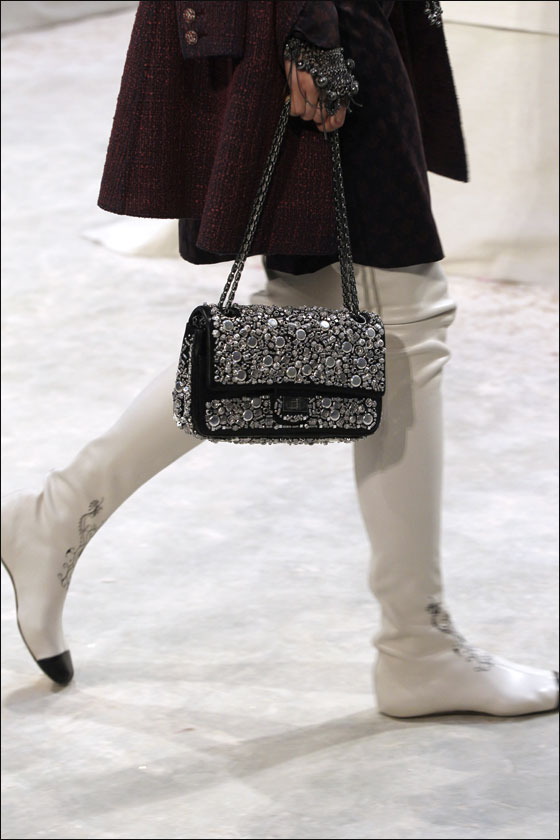 اليكم ازياء شانيل المستوحاه من الهند!