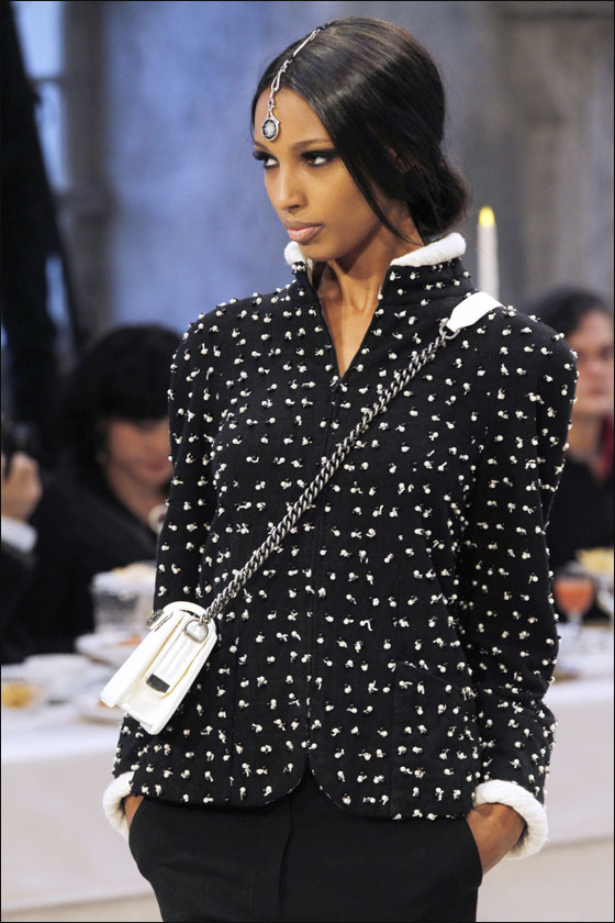 اليكم ازياء شانيل المستوحاه من الهند!