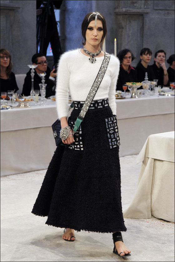 اليكم ازياء شانيل المستوحاه من الهند!