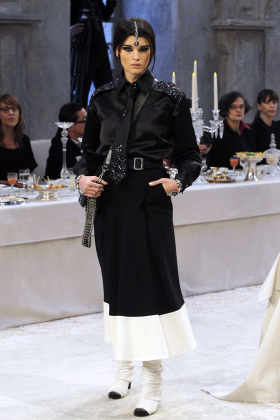 اليكم ازياء شانيل المستوحاه من الهند!