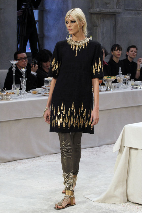 اليكم ازياء شانيل المستوحاه من الهند!