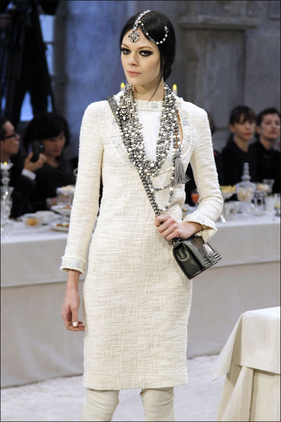 اليكم ازياء شانيل المستوحاه من الهند!