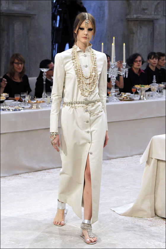 اليكم ازياء شانيل المستوحاه من الهند!