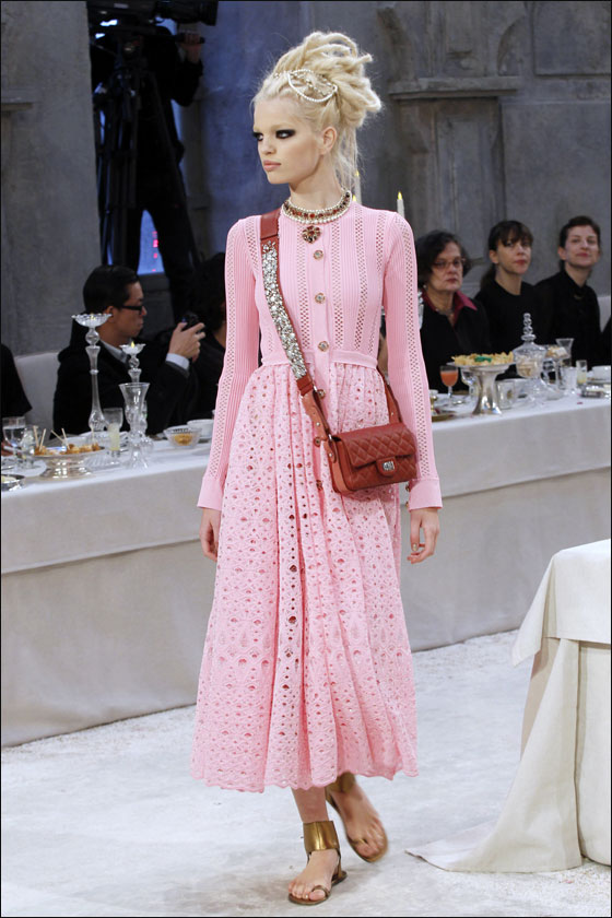 اليكم ازياء شانيل المستوحاه من الهند!