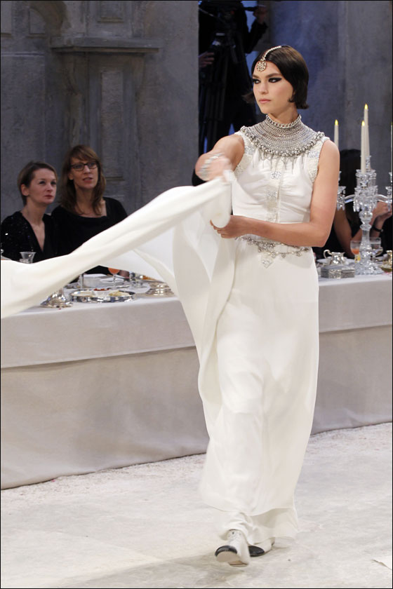 اليكم ازياء شانيل المستوحاه من الهند!