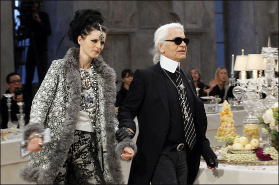 اليكم ازياء شانيل المستوحاه من الهند!