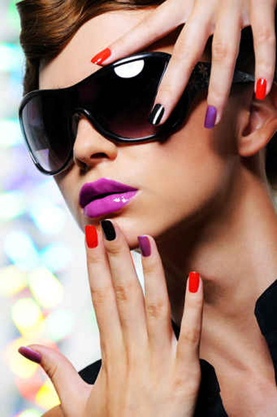 اليكم مجموعة من النظارات الشمسية للحصول على لوك مميز! 