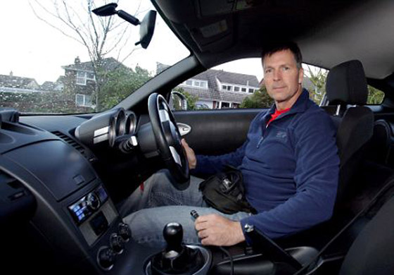 انقاذ بريطاني بزراعة قلب صناعي يشحن على ولاعة السجائر!