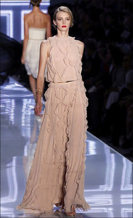بالصور: ازياء ربيع صيف 2012 تعرضها دار ديور للازياء في بلريس