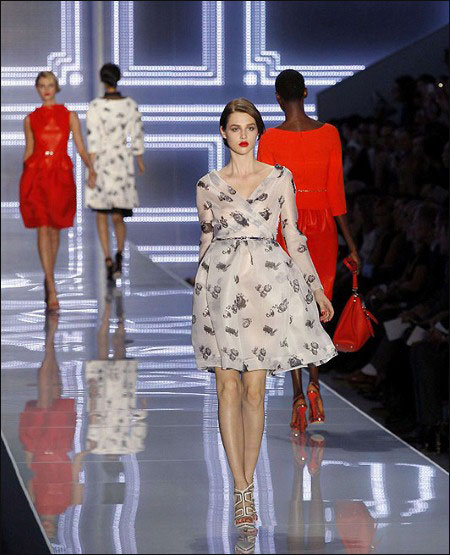 بالصور: ازياء ربيع صيف 2012 تعرضها دار ديور للازياء في بلريس