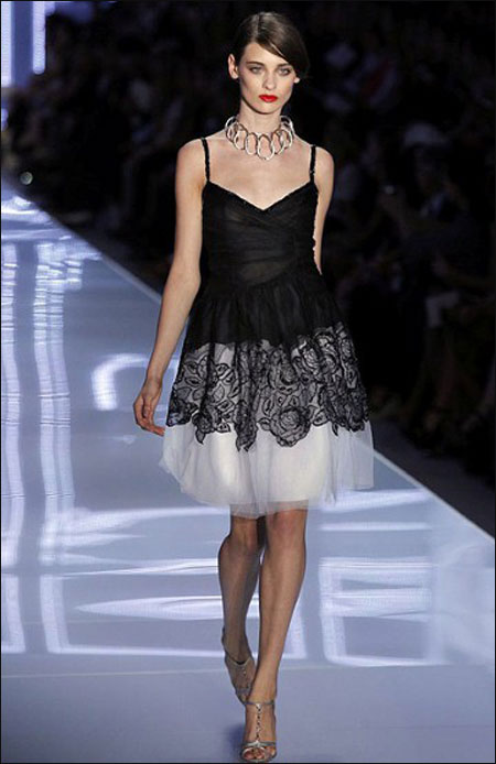 بالصور: ازياء ربيع صيف 2012 تعرضها دار ديور للازياء في باريس