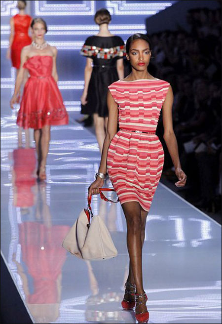 بالصور: ازياء ربيع صيف 2012 تعرضها دار ديور للازياء في بلريس