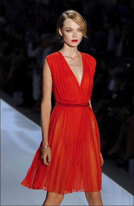 بالصور: ازياء ربيع صيف 2012 تعرضها دار ديور للازياء في باريس