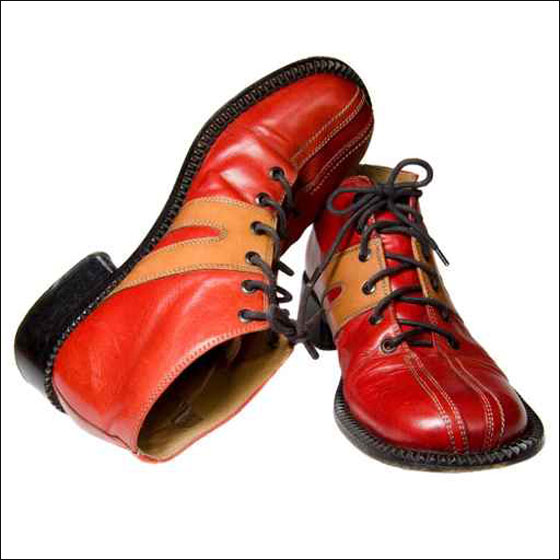 الحذاء الاحمر هو موضة هذا الشتاء!