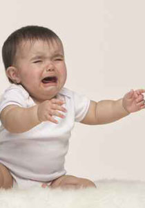 10 طرق لايقاف نوبة بكاء الاطفال!! 