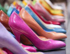 المرأة البريطانية تعشق الاحذية وتملك على الاقل 39 زوجا!