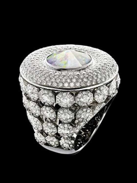 ما هي المجوهرات المرصعة بالاحجارالملائمة لكل شهر؟