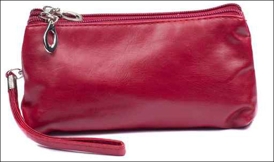 الاحمر موضة العام.. فما رأيكم بحقيبة يد حمراء!