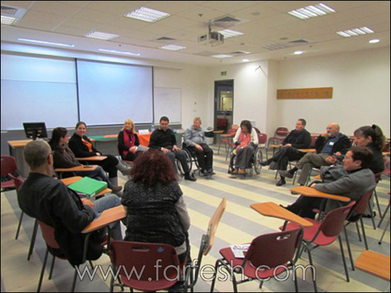 المنارة تشارك في مؤتمر مميز حول الإعاقة والفقر في كلية تل حاي