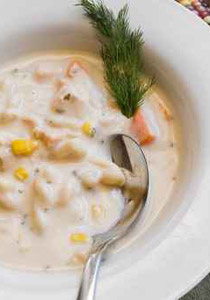 اليكم طريقة تحضير الشوربة الساخنة مع الذرة والدجاج