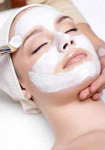 عدة خطوات لكيفية العناية بالعنق وجعلها تلفت الانظار!