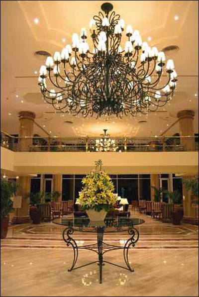 بالصور.. ثريات مختلفة منها الكلاسيكية ومنها العصرية!