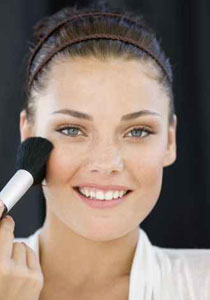 اتبعي هذه النصائح لكي تختاري احمر الخدود المناسب لك!