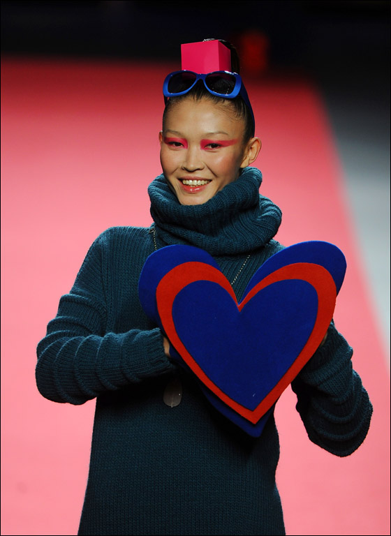 احدث الازياء الغريبة الاسبانية مقدمة من برادا!