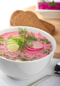 لمحبي الشوربة.. اليكم طريقة تحضير شوربة الشمندر بالكريما!